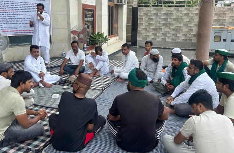 चेयरमैन के खिलाफ 13वें दिन भी जारी रहा सभासदों का धरना