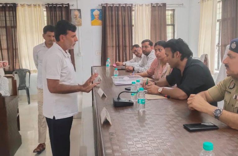 सम्पूर्ण समाधान दिवस: डीएम-एसपी ने सुनी जनसमस्याएं, सिर्फ 13 शिकायती प्रार्थना-पत्र पहुंचें