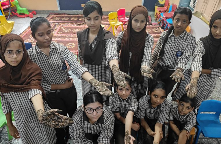 डी. के. कॉन्वेन्ट स्कूल में “मेहन्दी प्रतियोगिता का भव्य आयोजन