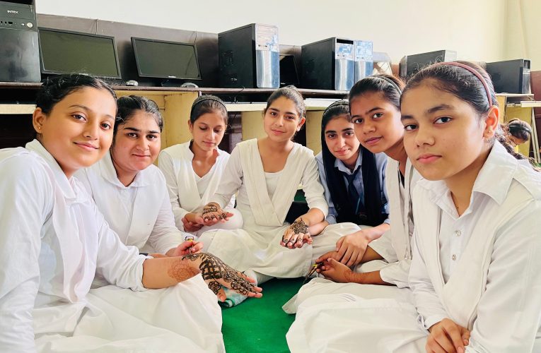 भास्कर इंटरनेशनल स्कूल में हरियाली तीज के उपलक्ष्य में मेहंदी प्रतियोगिता का भव्य आयोजन