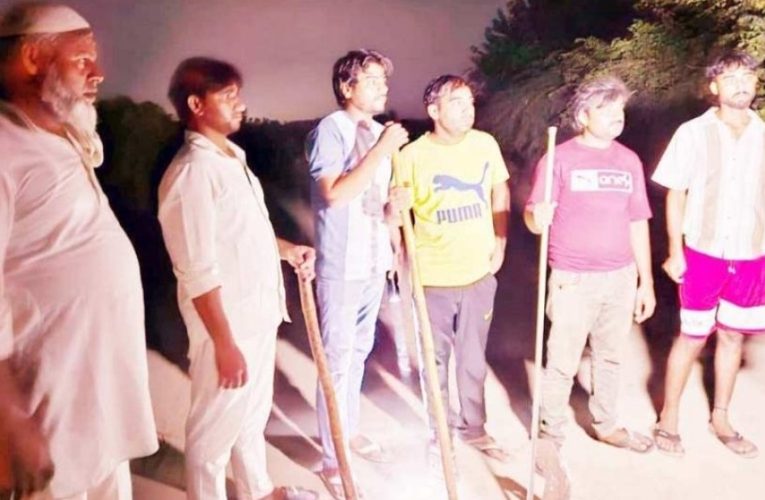 ग्रामीणों में दहशत: रातभर पहरा देने को मजबूर हुए लोग