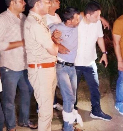 धागा व्यापारी के मुनीम और चालक से लूट में वांछित बदमाश गिरफ्तार