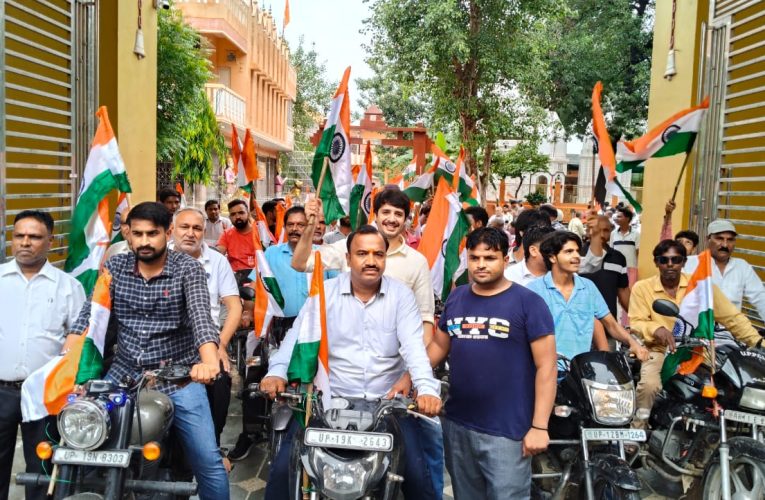 भव्य तिरंगा यात्रा के साथ कैराना में गूंजा देशभक्ति का स्वर