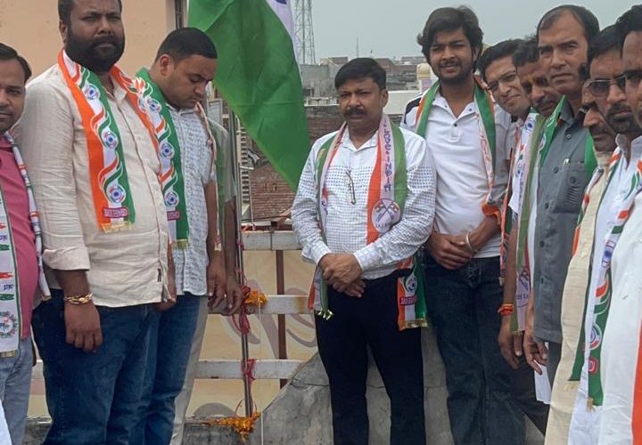 कैराना व्यापार मंडल ने तिरंगे संग मनाया आज़ादी का महोत्सव