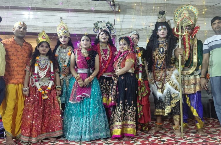 जन्माष्टमी महोत्सव पर कैराना में हनुमान मंदिर में सजी भव्य झांकी, गूंजे राधा-कृष्ण के जयकारे