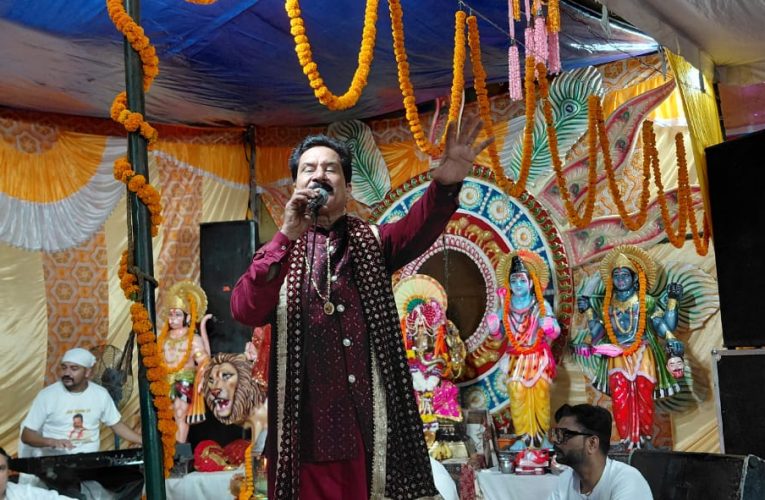 गणपति महोत्सव पर माता की भव्य चौकी, भक्तों की उमड़ी अपार भीड़