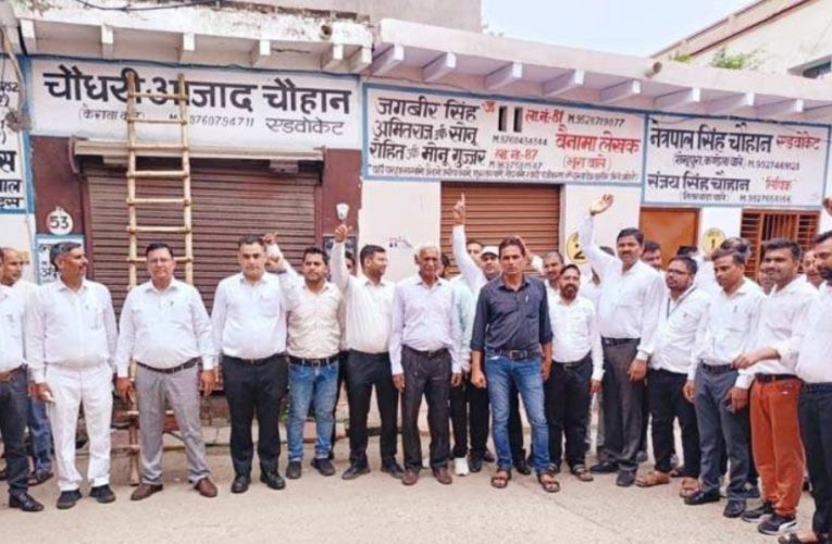 पश्चिमी उत्तर प्रदेश में हाईकोर्ट बेंच की स्थापना की मांग अधिवक्ताओं का जोरदार प्रदर्शन