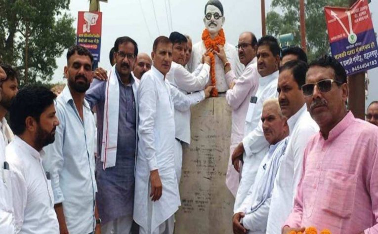 स्वतंत्रता दिवस पर अमर शहीद गणेश शंकर विद्यार्थी को श्रद्धांजलि, सफाई अभियान भी चला