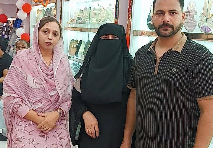 डॉक्टर शाज़िया ज़ीनत नाज़ एडवोकेट की मौजूदगी में देवबंद में नदीम अल्वी फुटवियर्स का भव्य उद्घाटन