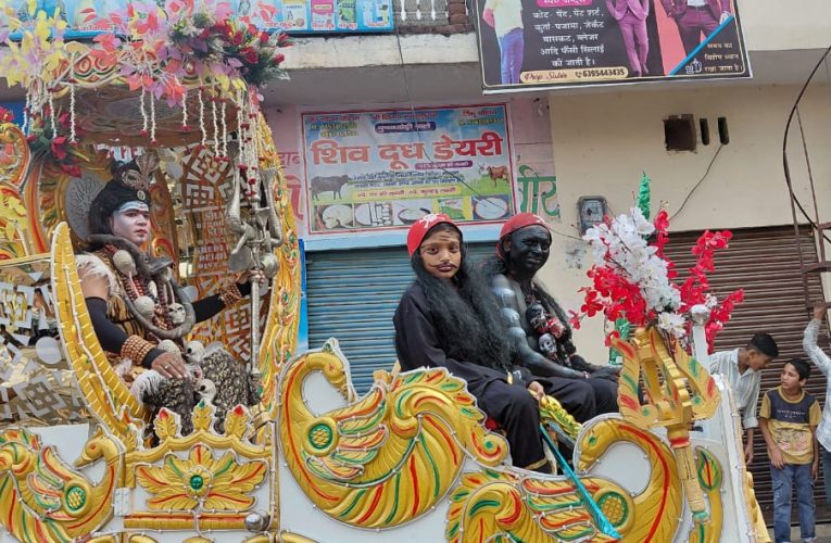 कैराना में निकली भगवान शिव की भव्य शोभायात्रा