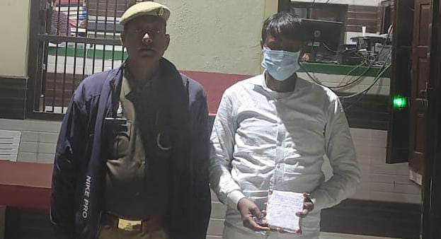 1450 रुपये, सट्टा पर्ची, पेन व डायरी बरामद, दो गिरफ्तार
