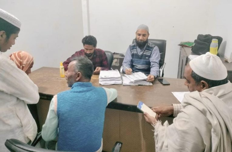 एसआईआर के तहत घर-घर पहुंचकर वितरित किये जा रहे फॉर्म