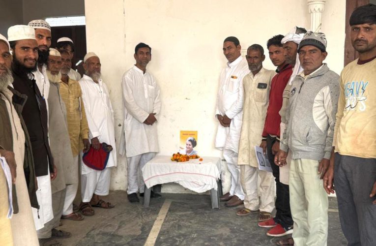 कांग्रेसियों ने जन्मदिन पर इंदिरा गांधी को अर्पित की श्रद्धांजलि