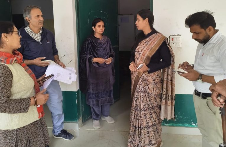 एसडीएम ने लगातार दूसरे दिन भी परखी एसआईआर कार्य की प्रगति