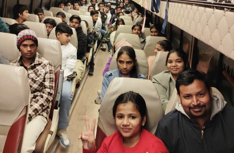 सेंट द्रोण स्कूल के बच्चों ने किया आगरा का टूर