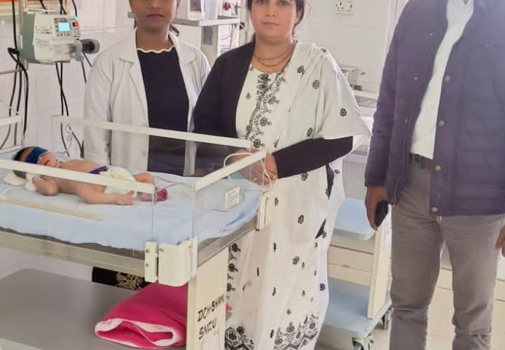 नवजात शिशु की हालत में सुधार : बाल कल्याण समिति के पदाधिकारियों ने ली जानकारी