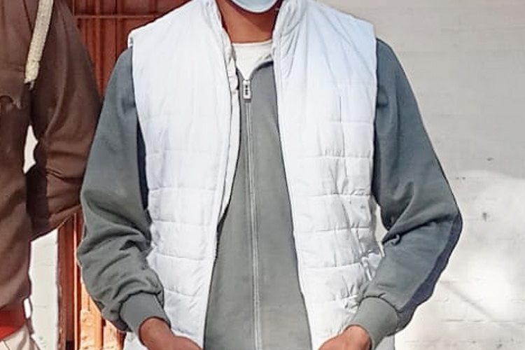 अलग-अलग स्थानों से दो मादक पदार्थ तस्कर गिरफ्तार