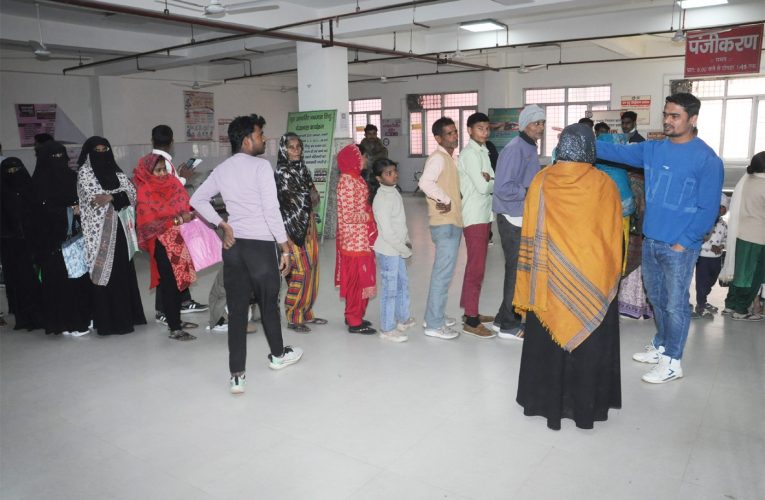 जिला संयुक्त चिकित्सालय में एक्सरे मशीन खराब, मरीज बेहाल