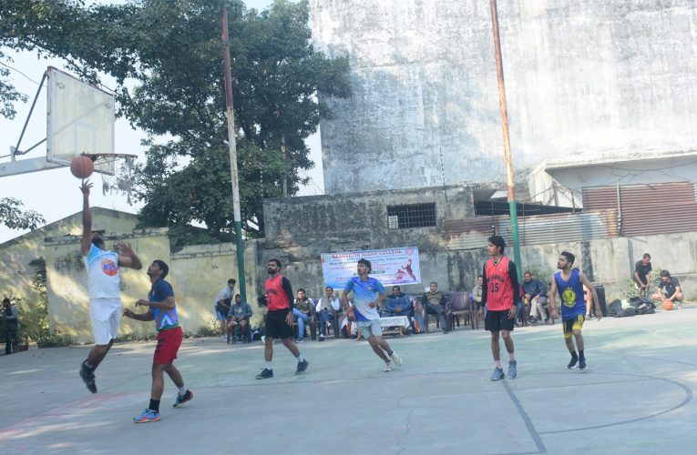 आरके पीजी कालेज में बास्केट बाल प्रतियोगिता का शुभारंभ