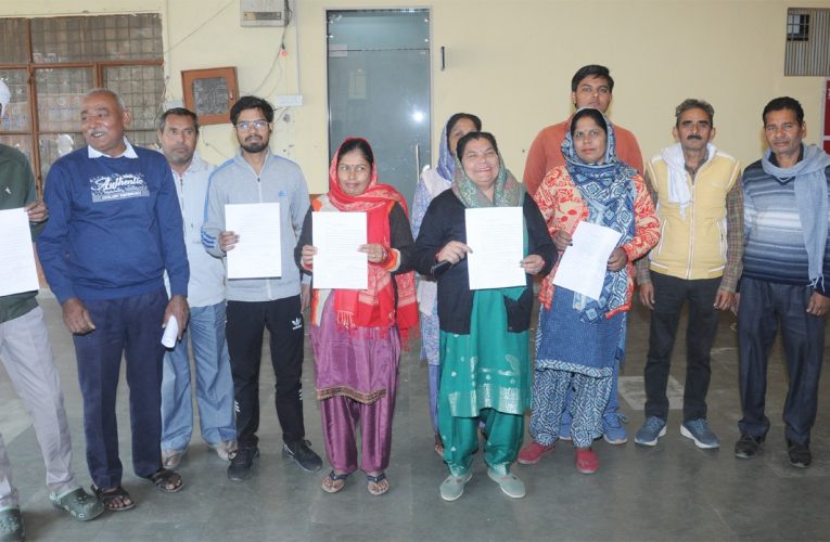 नगर पालिका पर नाले का निर्माण पूरा न करने का आरोप