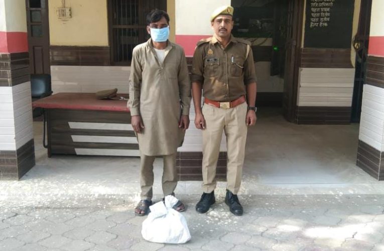 15 लीटर व बीस पव्वे अवैध देशी शराब बरामद, तीन गिरफ्तार