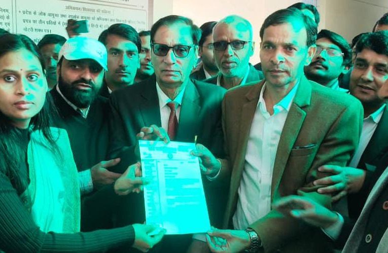 एडवोकेट फारुख अहमद की हत्या से बिफरे कैराना के अधिवक्ता, सौंपा ज्ञापन